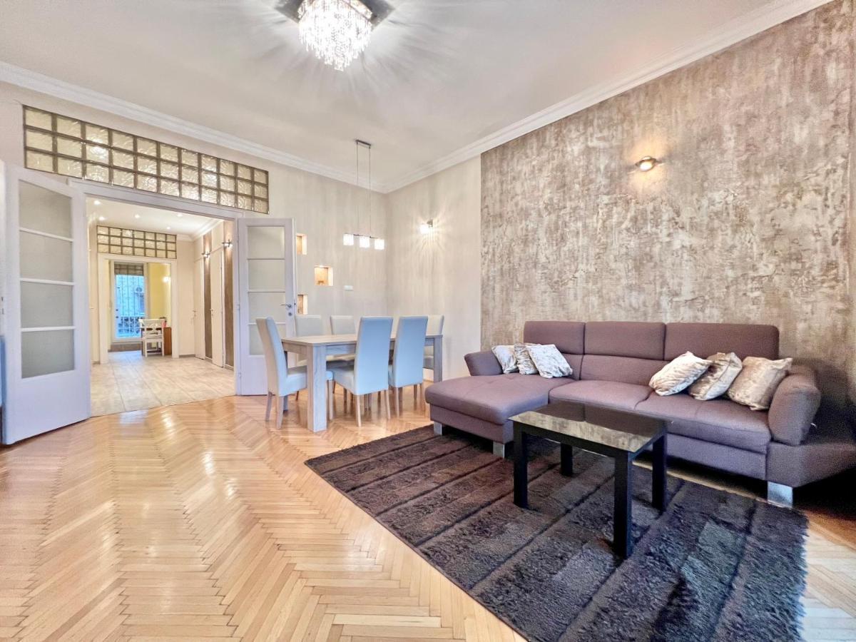 Exclusive Colourful Flat In The City Boedapest Buitenkant foto