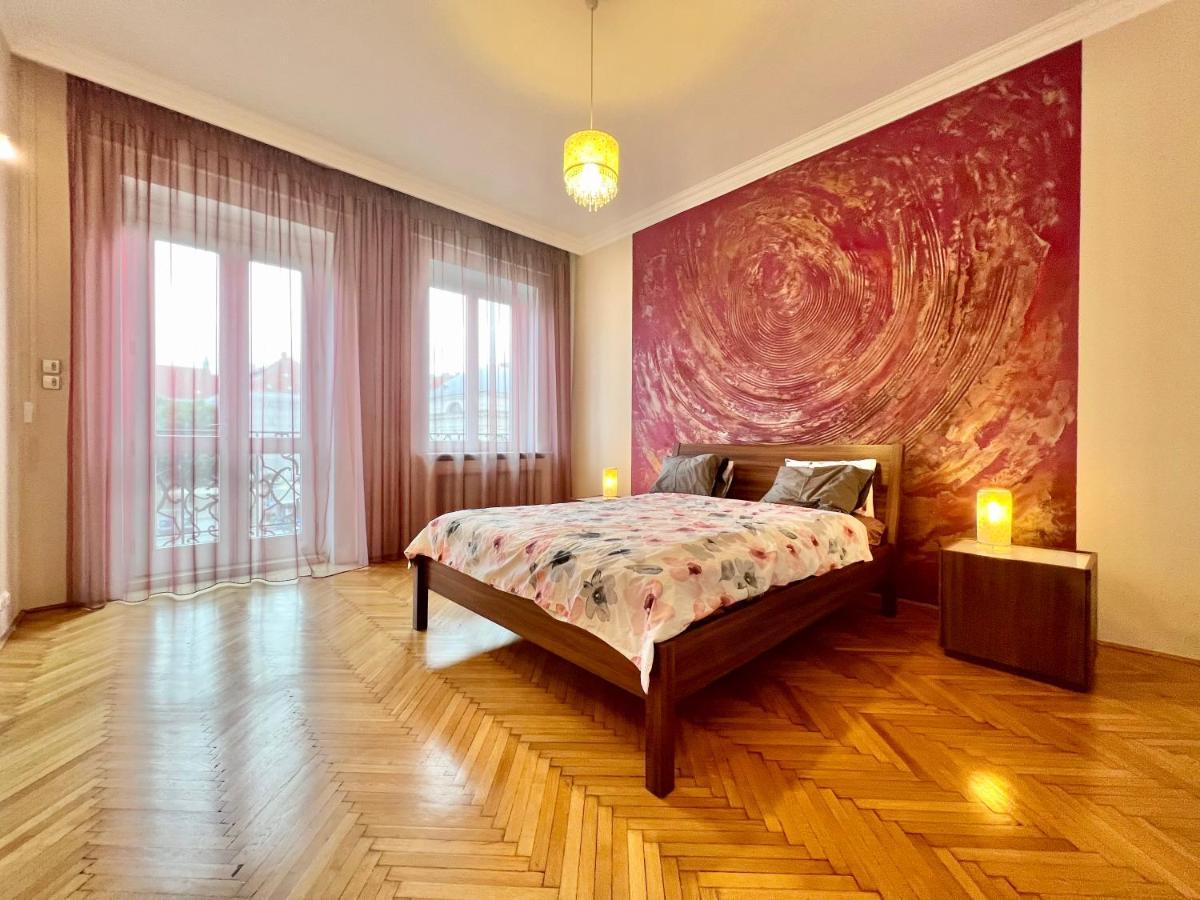 Exclusive Colourful Flat In The City Boedapest Buitenkant foto