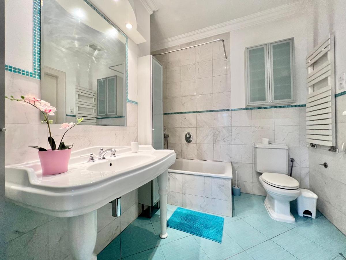 Exclusive Colourful Flat In The City Boedapest Buitenkant foto
