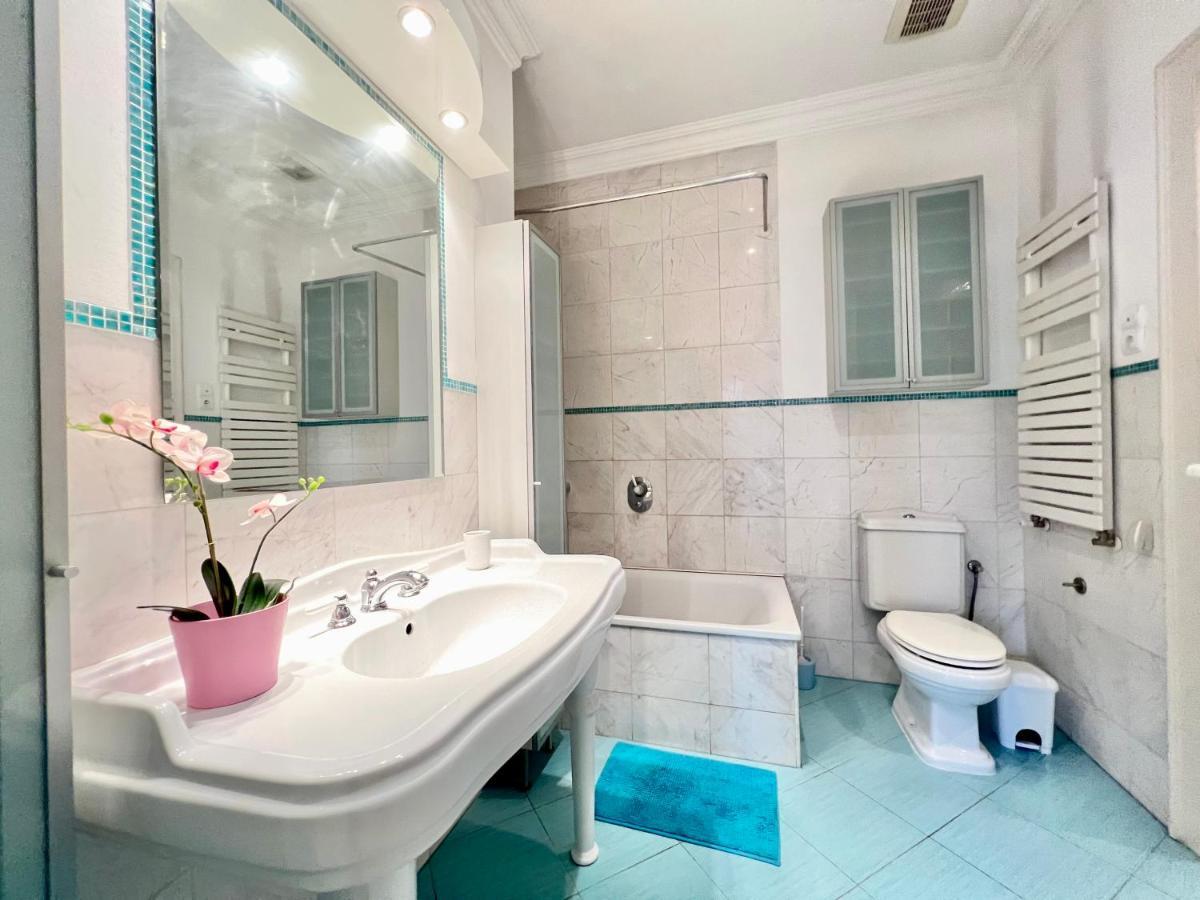 Exclusive Colourful Flat In The City Boedapest Buitenkant foto